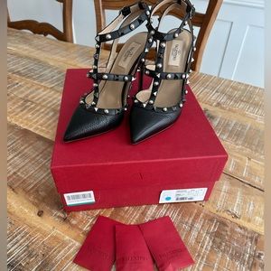 Authentic 💯 Valentino Garavani Rockstud Rolling Caged Pump Heels Shoes